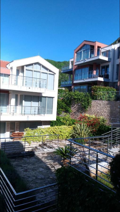 Apartments Acacia Hill Ðenovići Eksteriør bilde