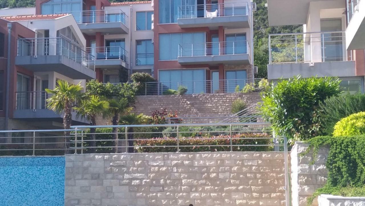 Apartments Acacia Hill Ðenovići Eksteriør bilde