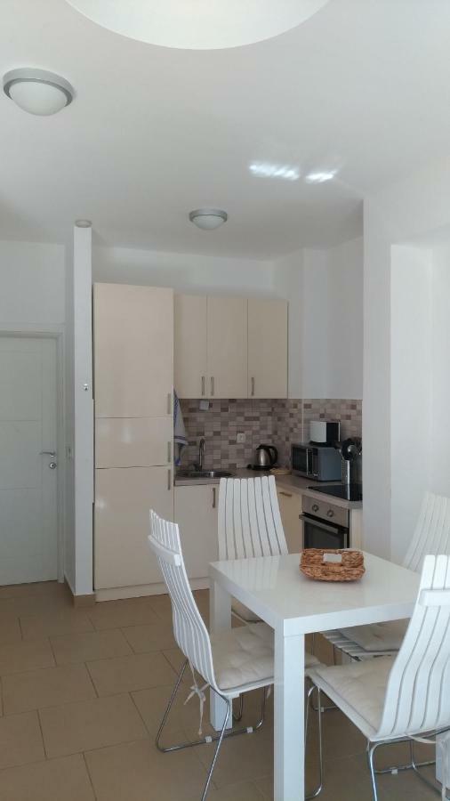 Apartments Acacia Hill Ðenovići Eksteriør bilde